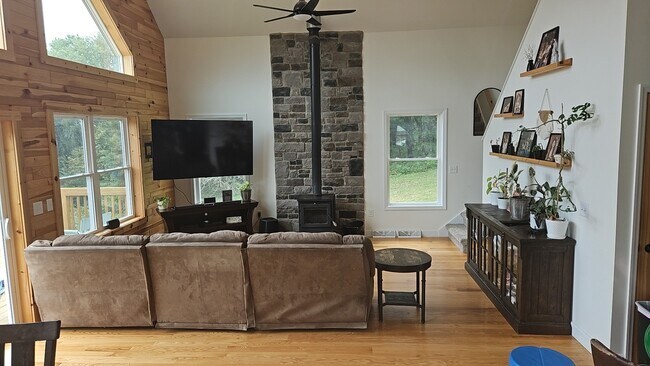 Building Photo - 207 Hawk Run