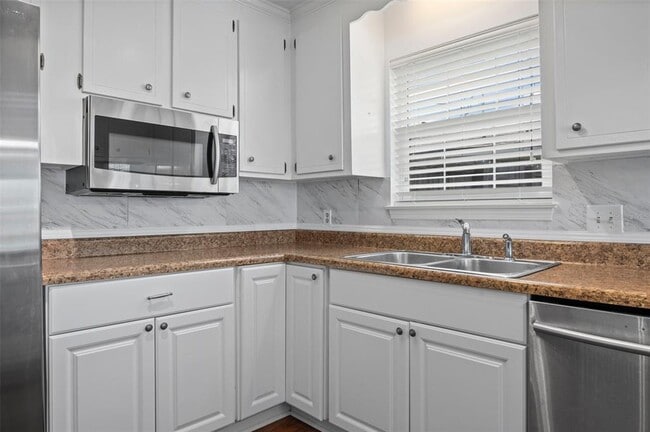 Building Photo - 2807 Gordon St