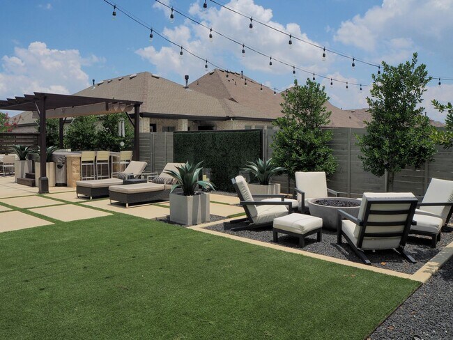 Building Photo - 1310 Sunflower Ave