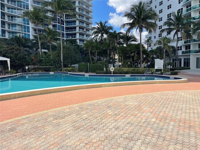 Building Photo - 3001 S Ocean Dr