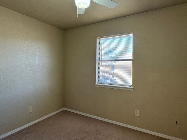 Building Photo - 2704 NW Friar Tuck Ln