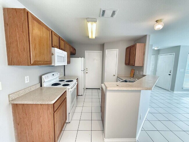 Building Photo - 3 Bedroom, 2 Bath Duplex with Yard Care Pr...
