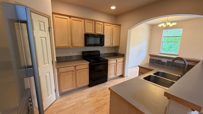 Building Photo - Beautifully Updated 3 Bedroom + Loft Home with New A/C