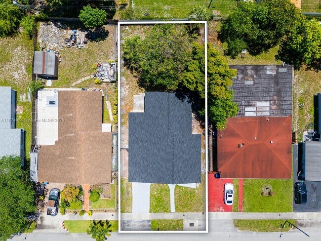 Building Photo - 230 NW 33rd Terrace