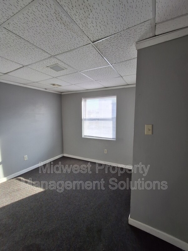 Building Photo - 1707 W 12th St