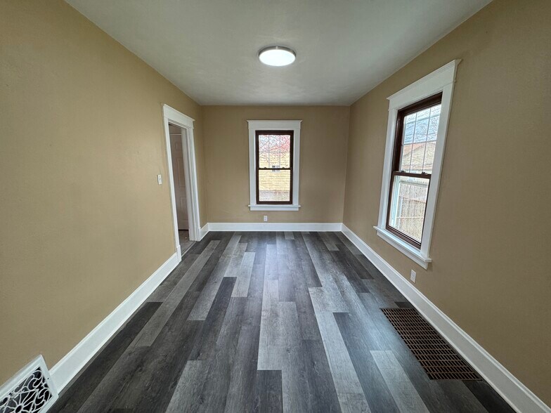 Building Photo - 1915 11th St