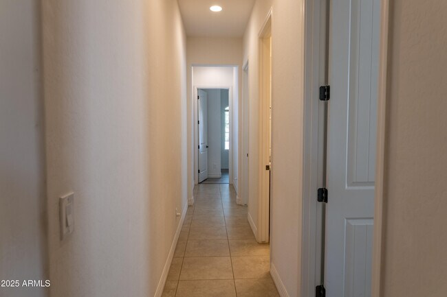 Building Photo - 4571 N Arbor Way