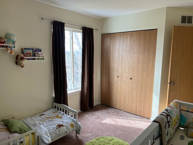 Building Photo - 1327 Fox Chase Dr