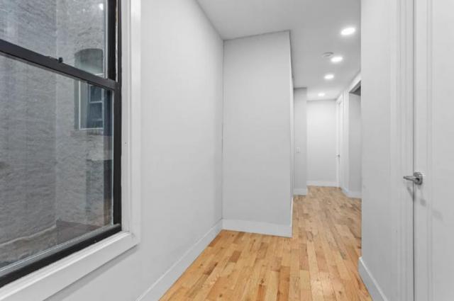 Building Photo - 3 bedroom in Queens NY 11385