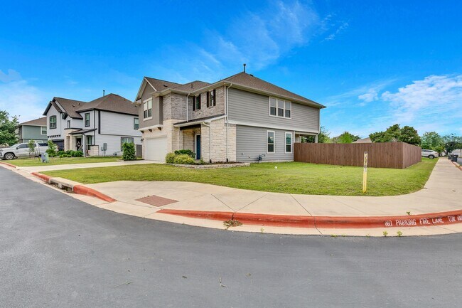 Building Photo - 701 Hays Hill Dr