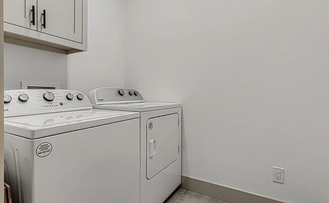 Building Photo - 3 Darten Cir