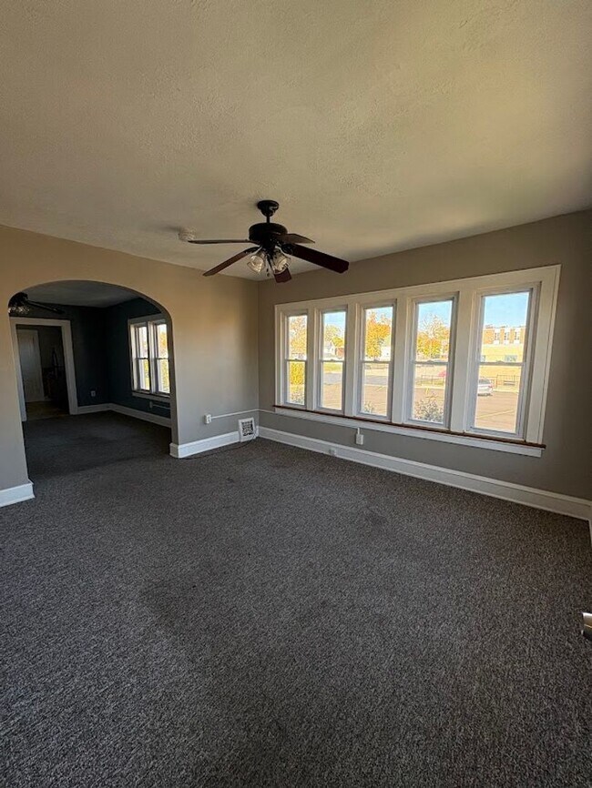 Building Photo - 1307 Market Ave N