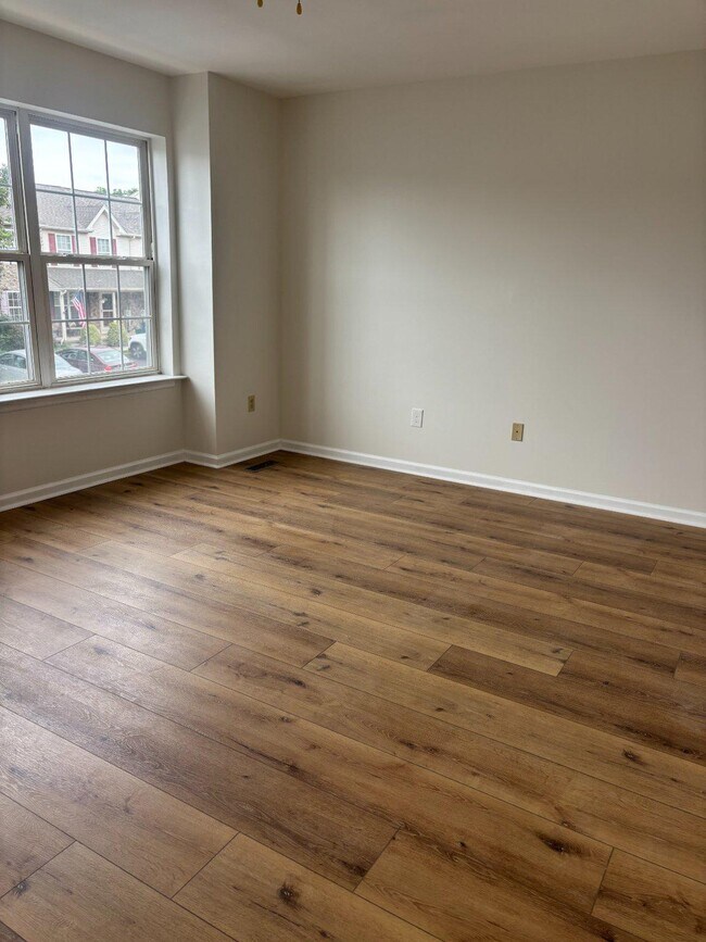 Building Photo - 4220 Elm Ct