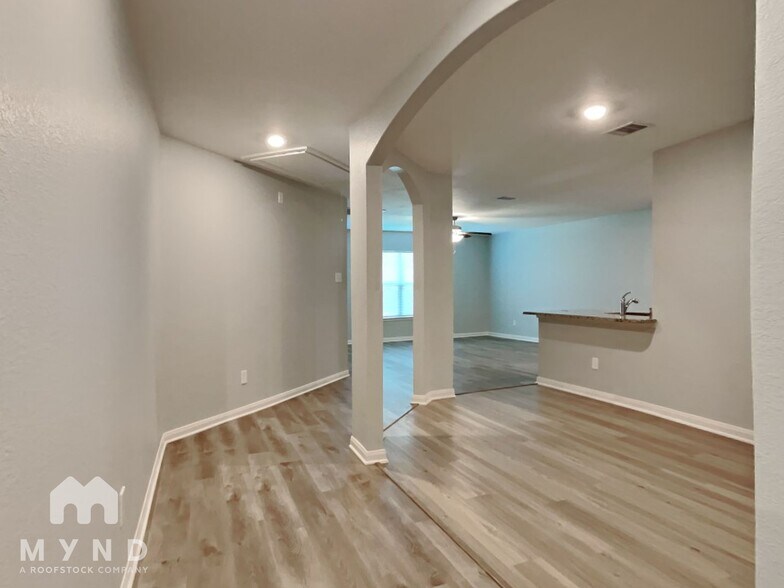 Building Photo - 8422 Rayburn Rd