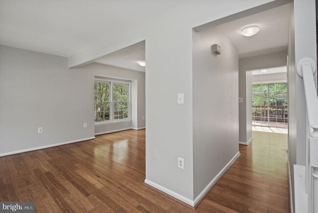 Building Photo - 10500 Grove Ridge Pl