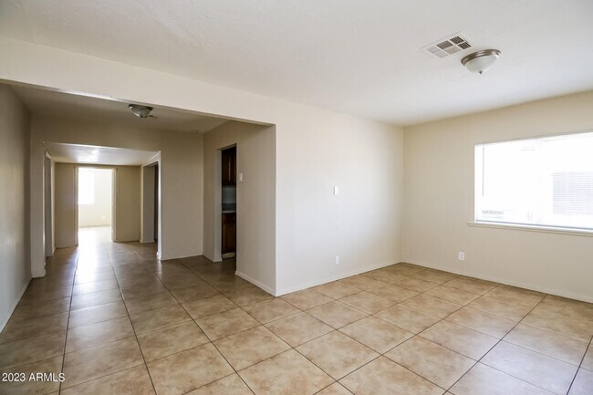 Building Photo - 4610 S 21st St