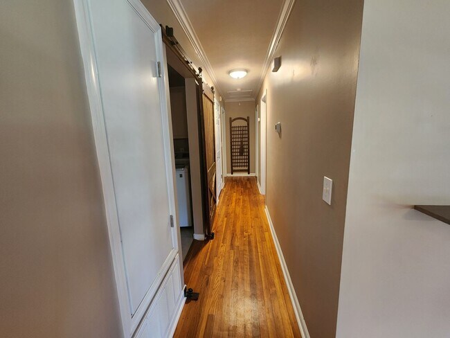 Building Photo - 3 Bedroom 2 Bath home in North Columbus