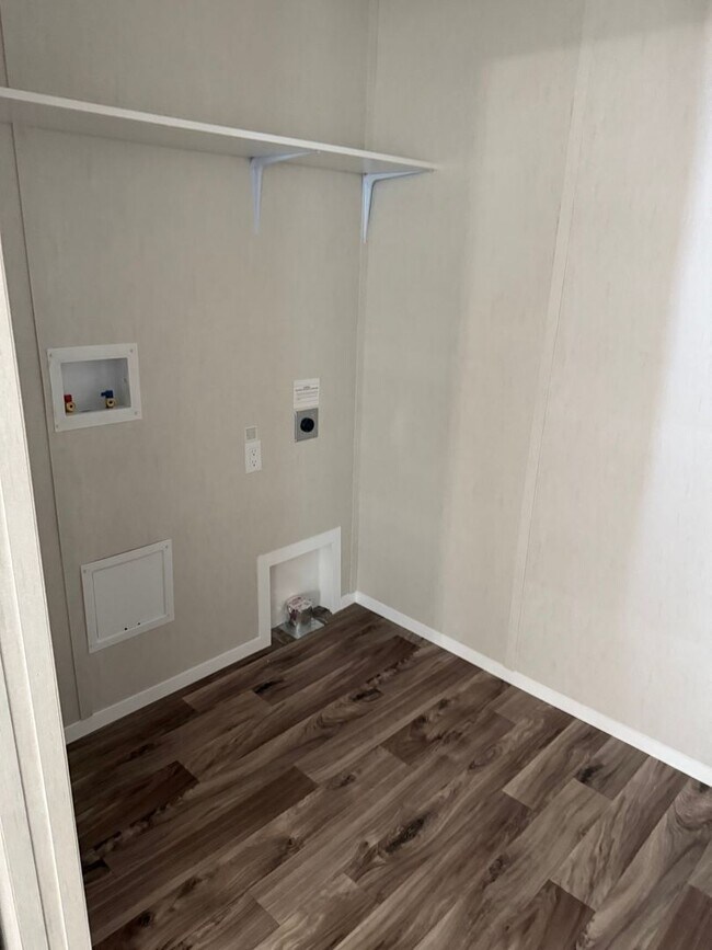 Building Photo - BRAND NEW-3 Bedroom / 2 Bath-MOVE-IN SPECI...