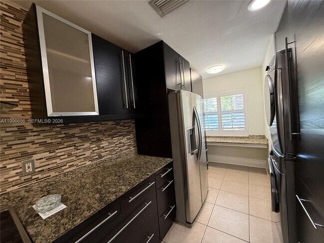 Building Photo - 3015 SW 20th Terrace