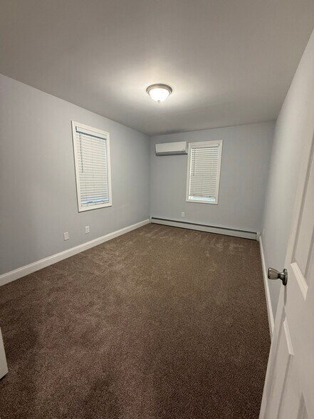 Building Photo - 8-10 Kensington Ave