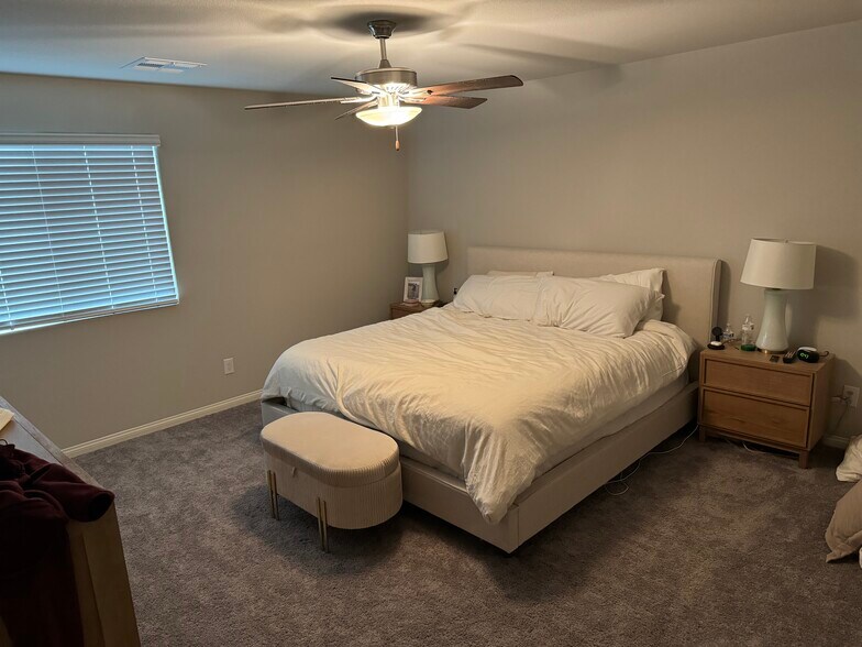 Building Photo - 10974 Cambridge Lakes Ave