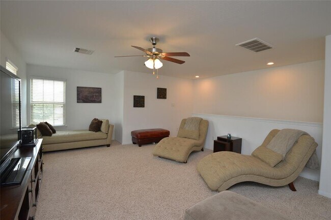 Building Photo - 18918 Cove Pointe Dr
