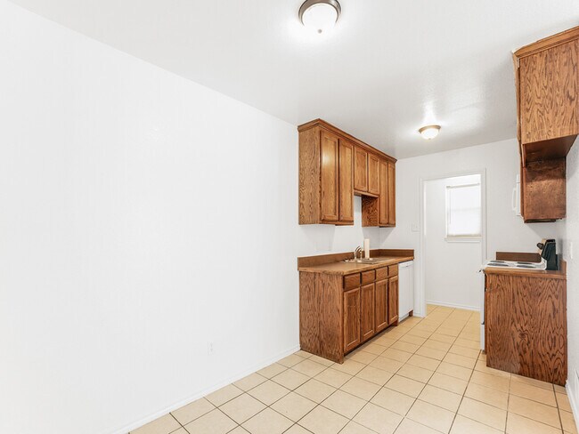 Building Photo - 313 Isbell Rd