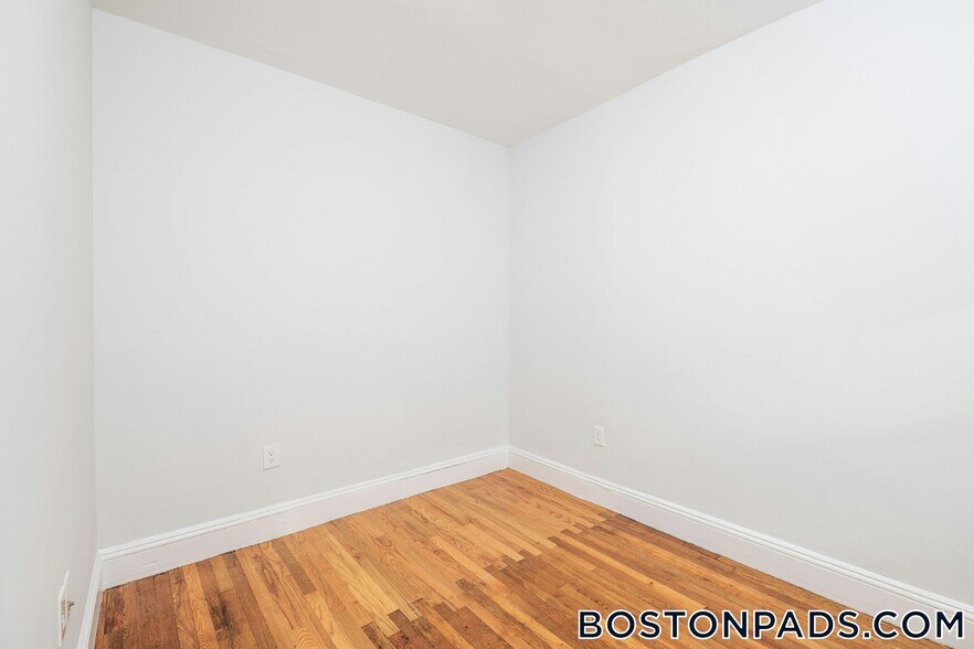 Building Photo - 49 Worthington St