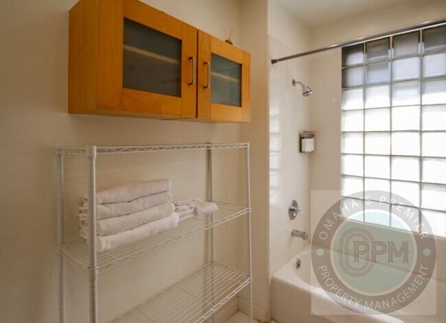 Building Photo - 822 N 50th Ave