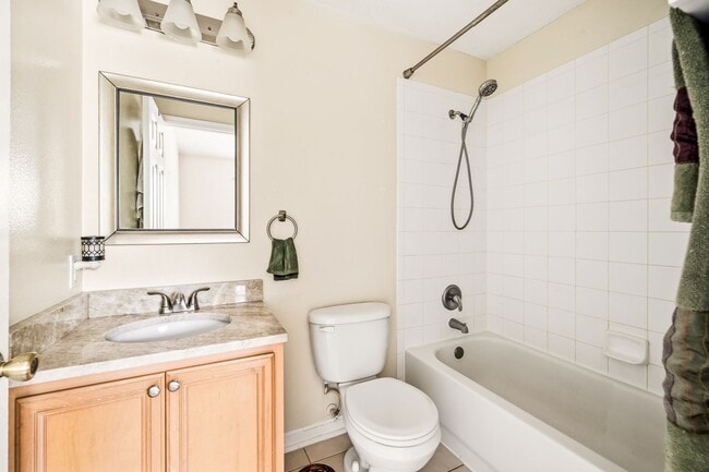 Building Photo - Beautifully Updated 2/2.5 Townhouse in the Heart of Lake Mary