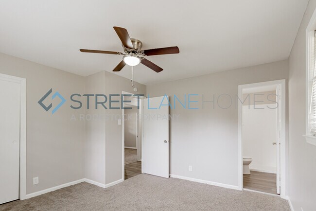 Building Photo - REDUCED!