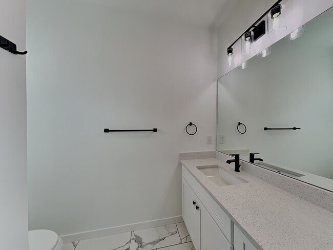 Building Photo - 1118 Bismarck Rd