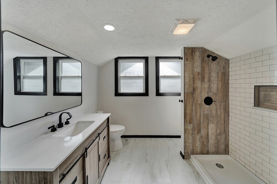 Building Photo - 2429 S 13th St