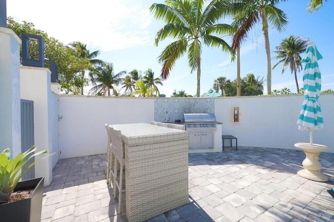 Building Photo - 601 N Ocean Blvd