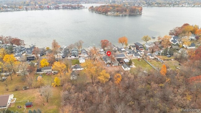 Building Photo - Available Now on Lake Fenton!!!