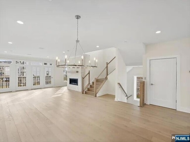 Building Photo - 31 Hearthstone Ct