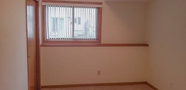 Building Photo - 113 W Parkview St