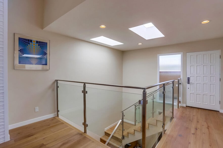 Building Photo - 450 S Sierra Ave