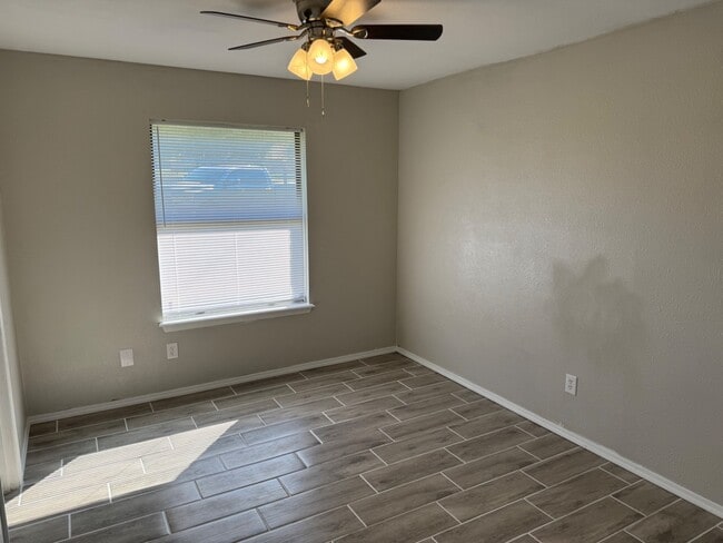 Building Photo - 1779 Stoneridge Dr