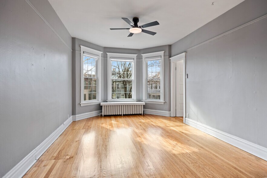 Building Photo - 3915 N Seeley Ave