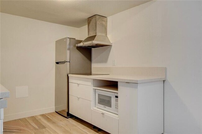 Building Photo - Completely Updated and Move-In Ready, 2 bedroom, 1 bath first floor unit!
