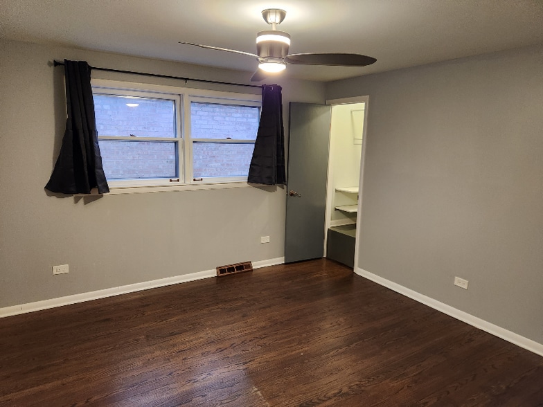 Building Photo - 5424 S New England Ave