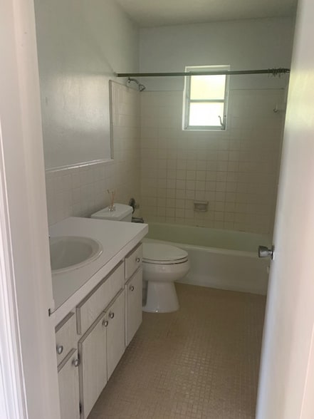 Building Photo - 627 92nd Ave N