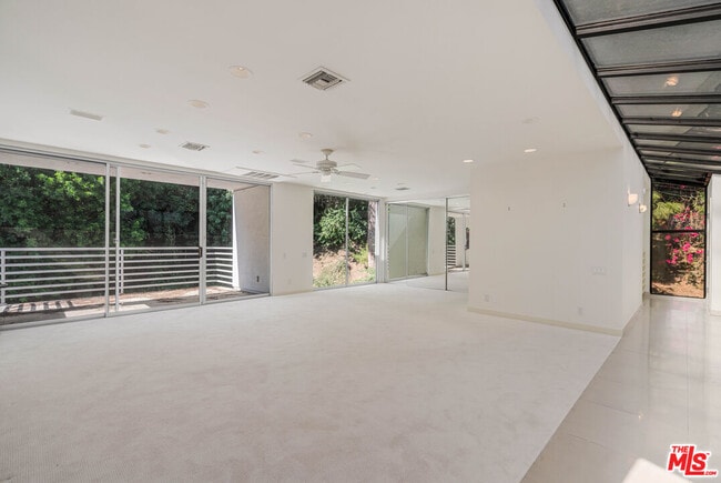 Building Photo - 811 N Hillcrest Rd