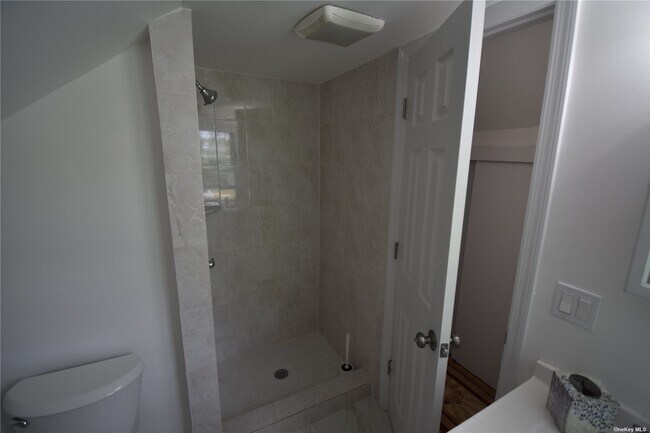 Building Photo - 248 Oak St