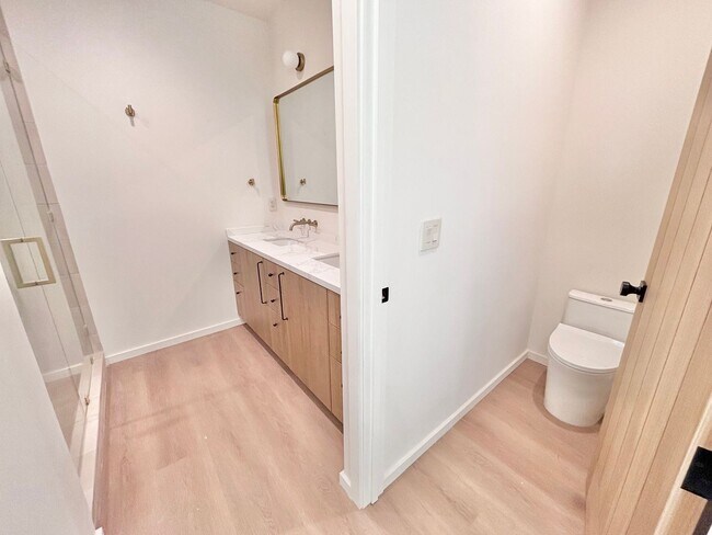 Building Photo - 17852 Saticoy St