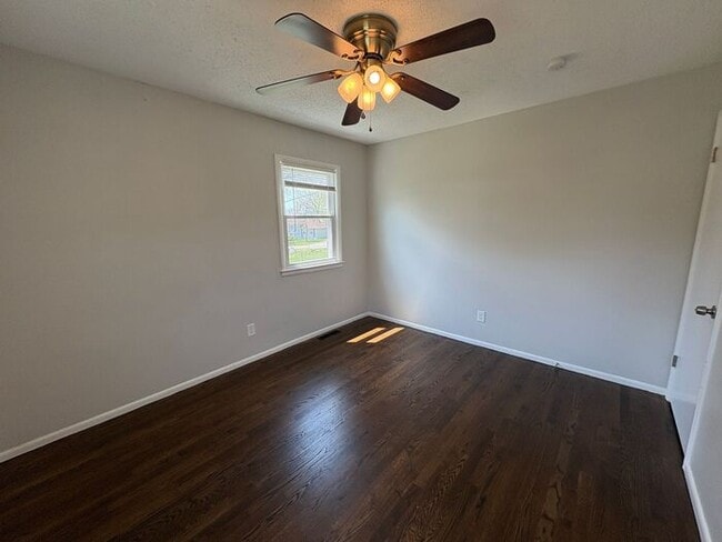 Building Photo - Comfortable 3-Bedroom Home with Fenced Yar...