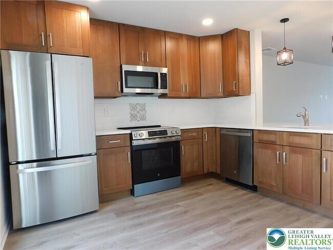 Building Photo - 326 E Frankford St