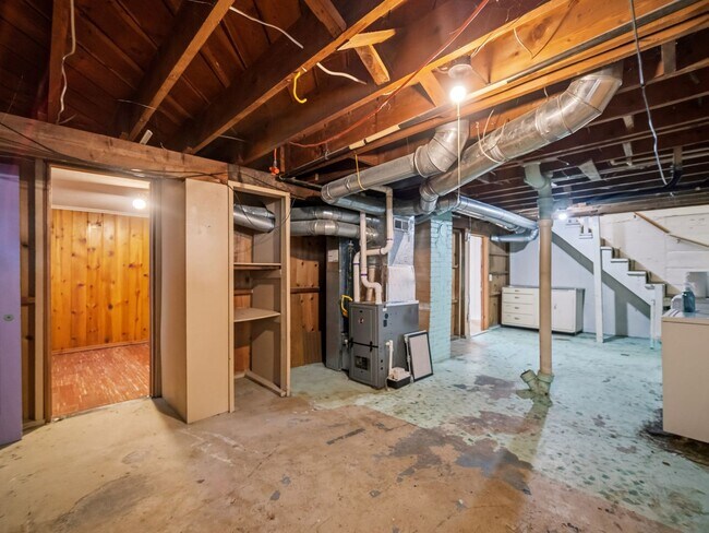 Building Photo - 2716 W Everett Ave