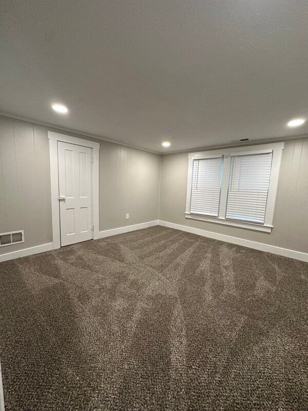 Building Photo - 63 E Poplar St